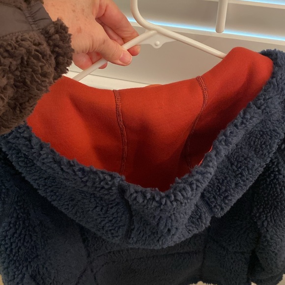 LL Bean Navy Fleece jacket w/ hood, orange trim, zippered pockets.Like new MED. - Picture 4 of 7